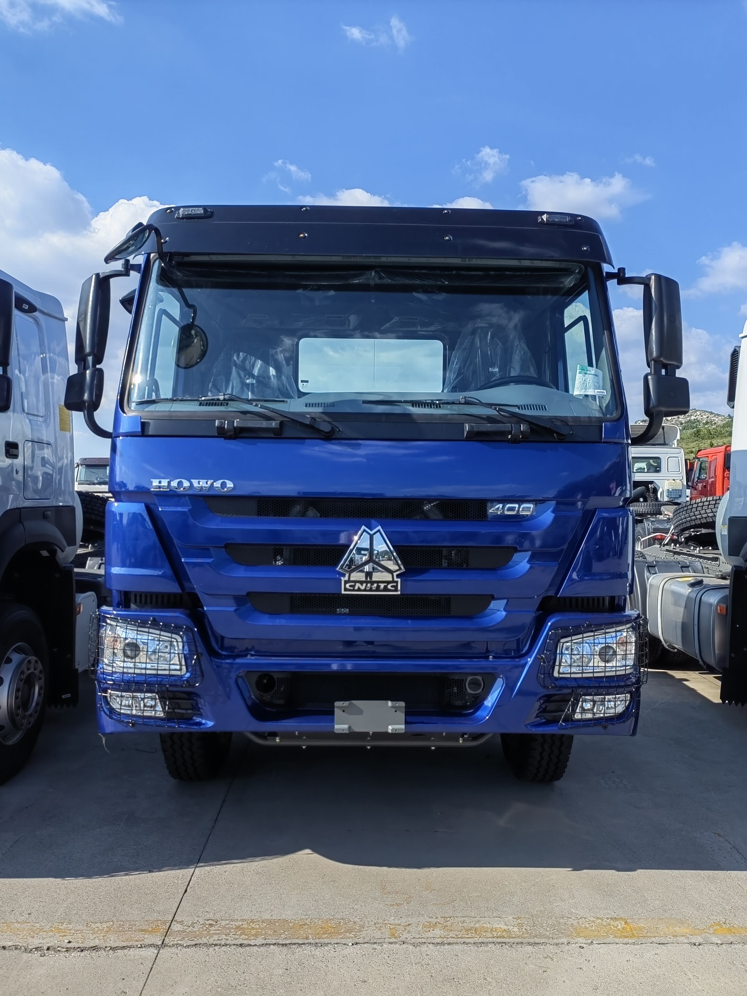 HOWO NX 6x4 TRACTOR TRUCK 