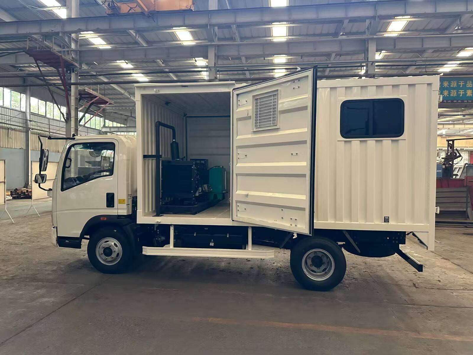 Camion multifonction d'entretien d'urgence – Votre solution fiable sur le bord de la route