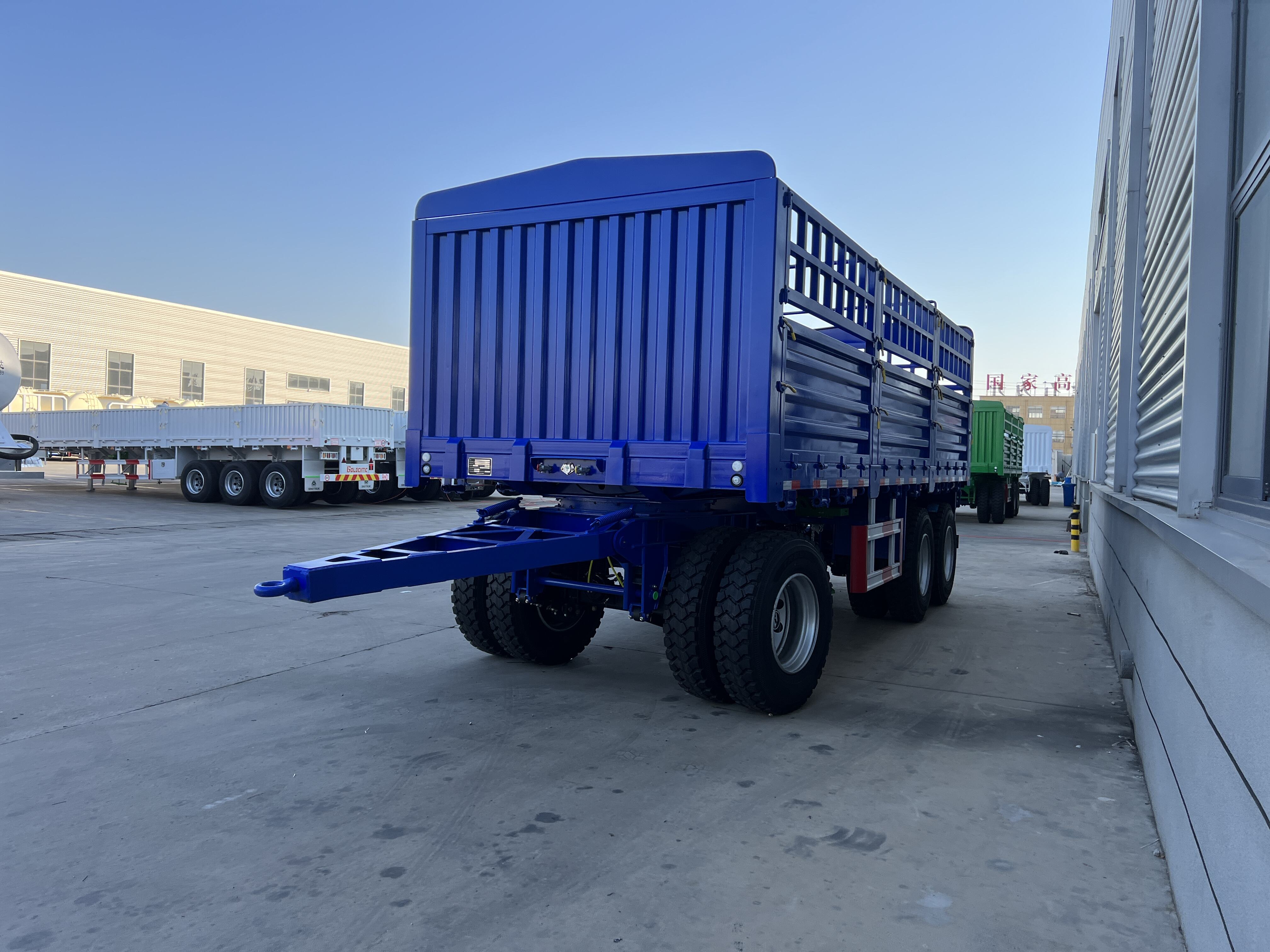 Remolque completo de tres ejes