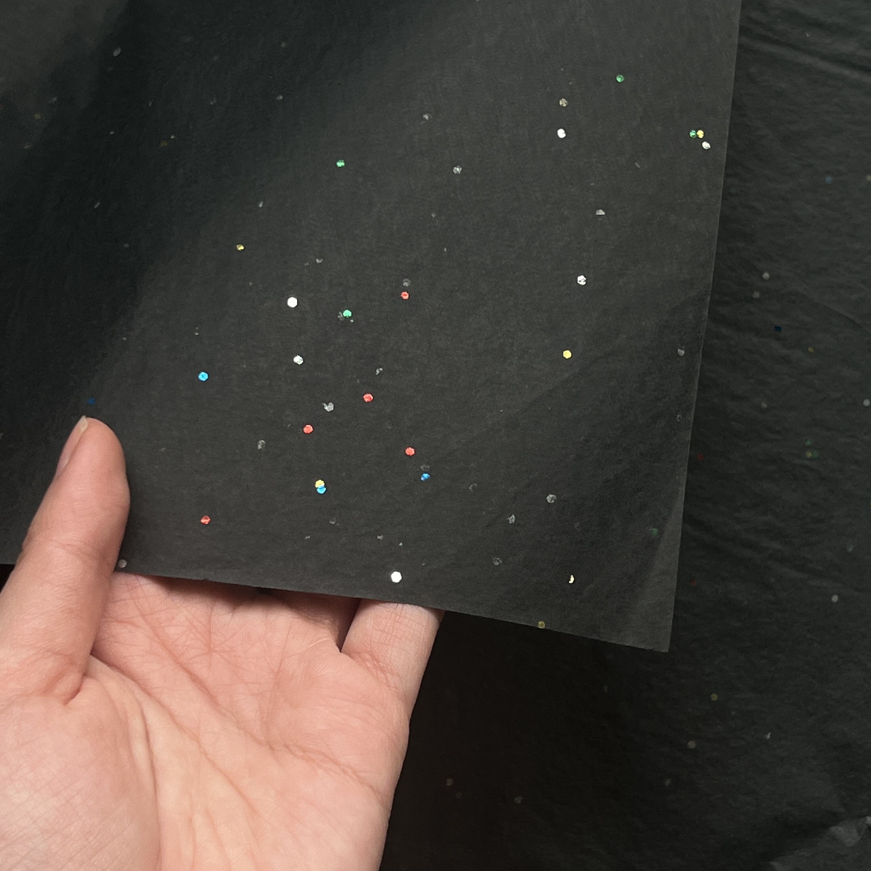 Qëndrueshmëri e Paparë në Fletë Letre të Recikluara