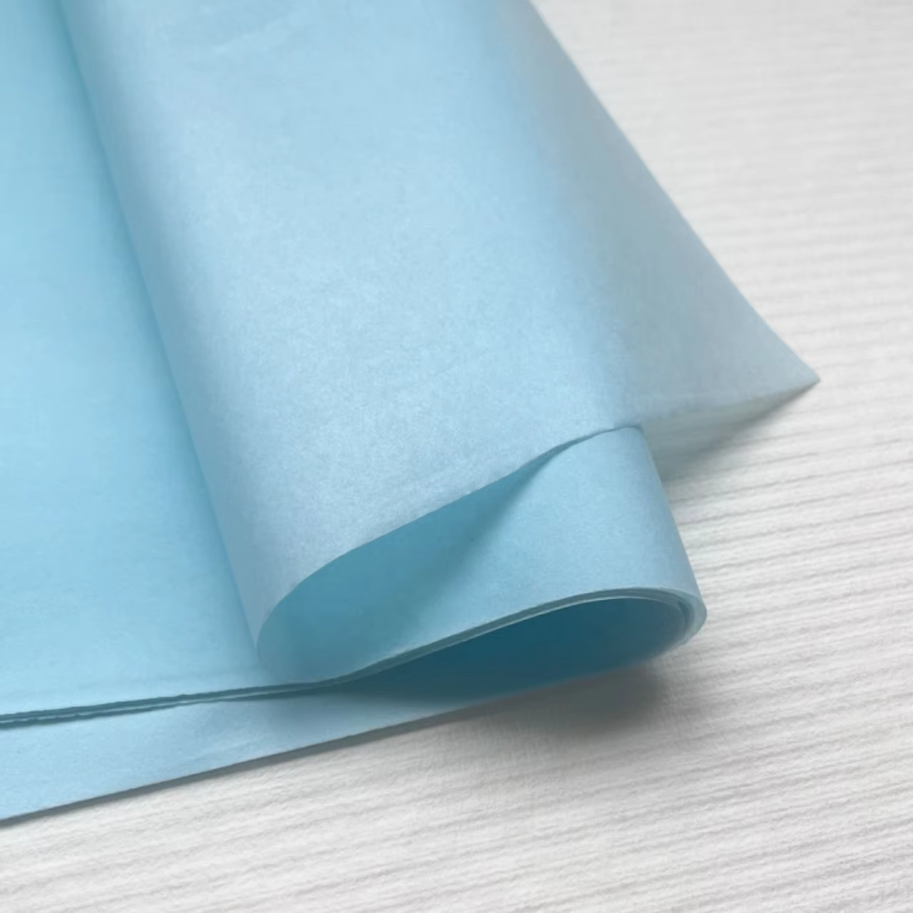 Blue Colored Tissue Paper Sheets: DIY Paper Lanterns for Garden Parties