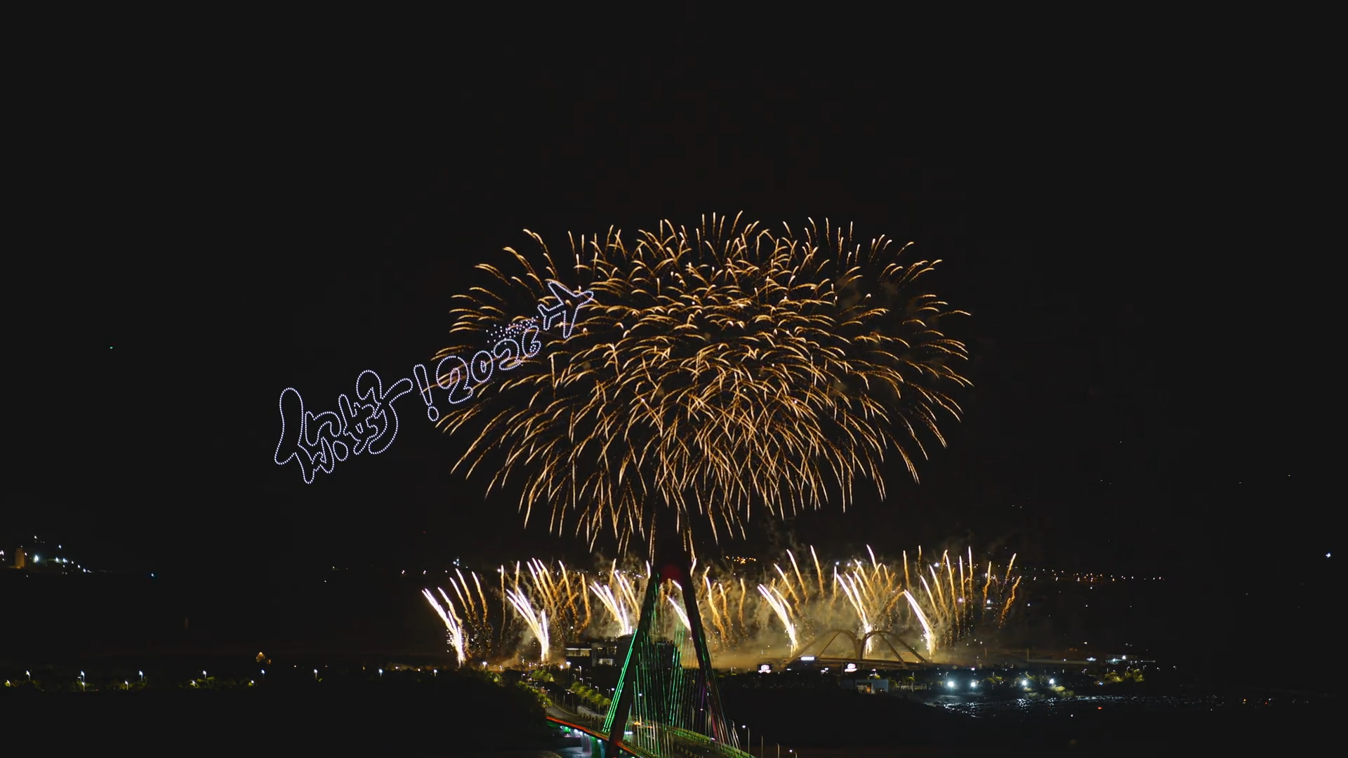 Hunan Liuyang Fireworks Light Up the 2025 Zhangzhou Shuangyu Island New Year's Eve Celebration