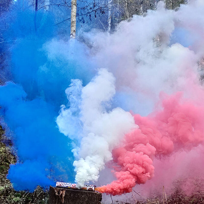 Triobarvni dimni signalni raketni