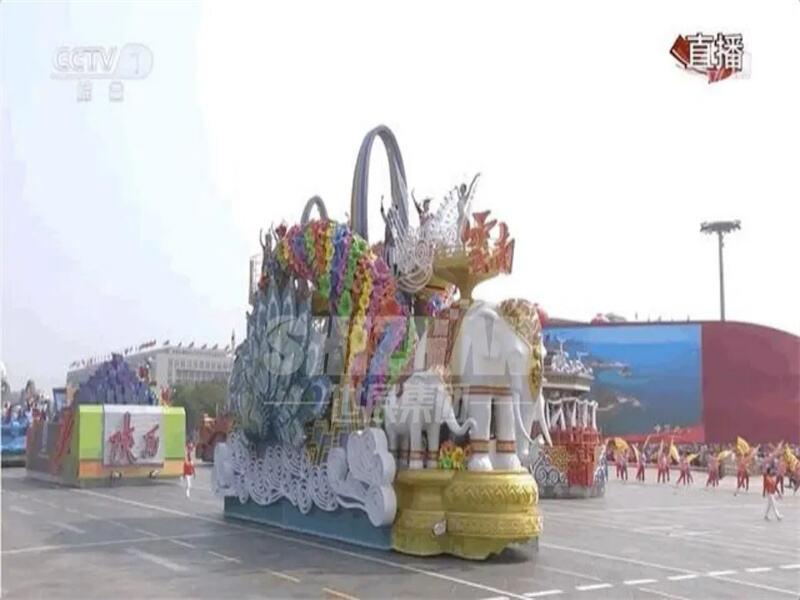 De 70e verjaardag werd gevierd. De praalwagen van Yunnan (met ivoor)