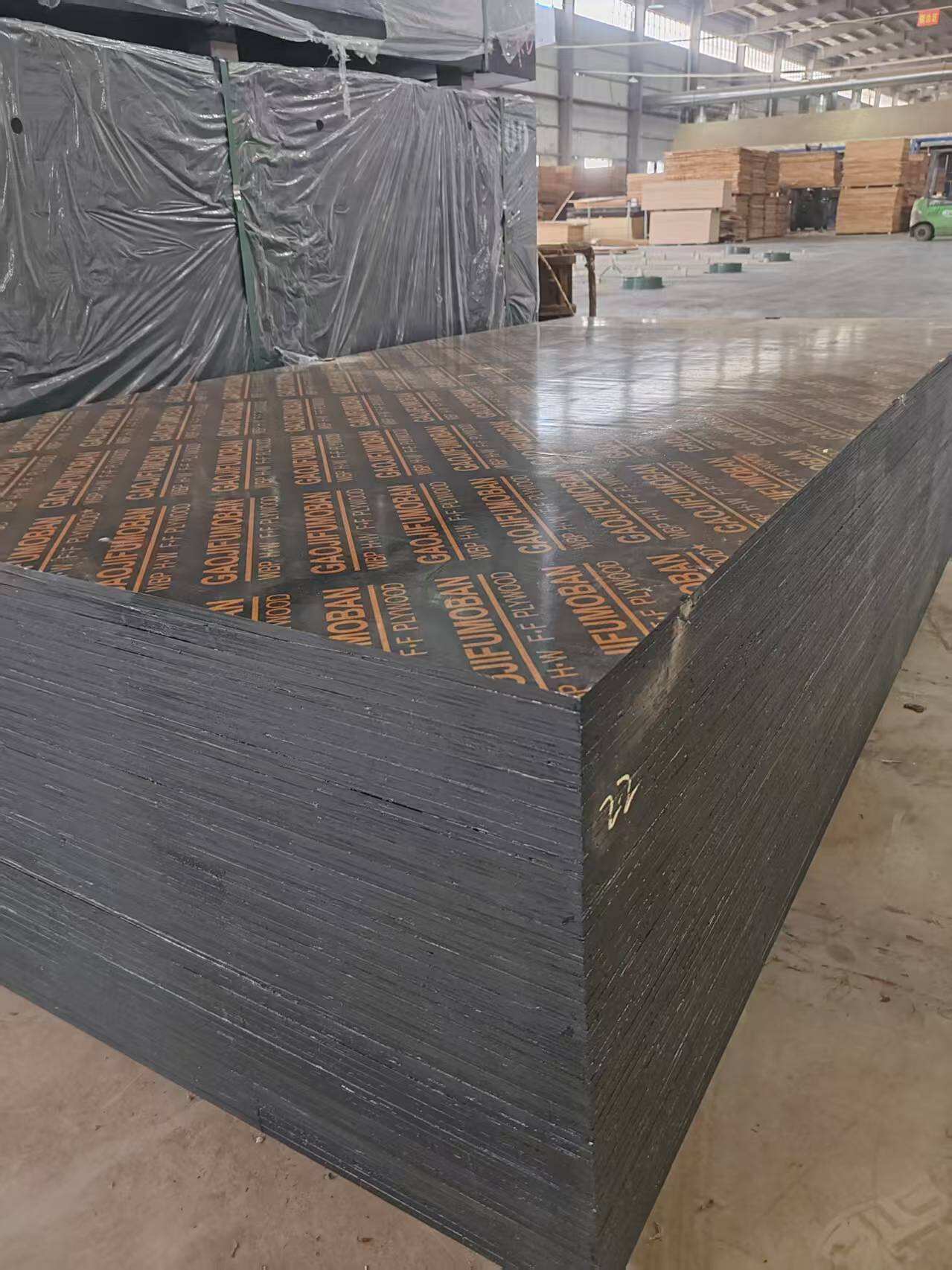 Quae Sunt Praecipua Beneficia Usus Plymae 18mm in Aedificatione?