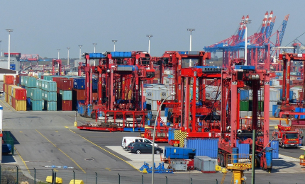 Consultation and docking for customers' subsequent transportation needs