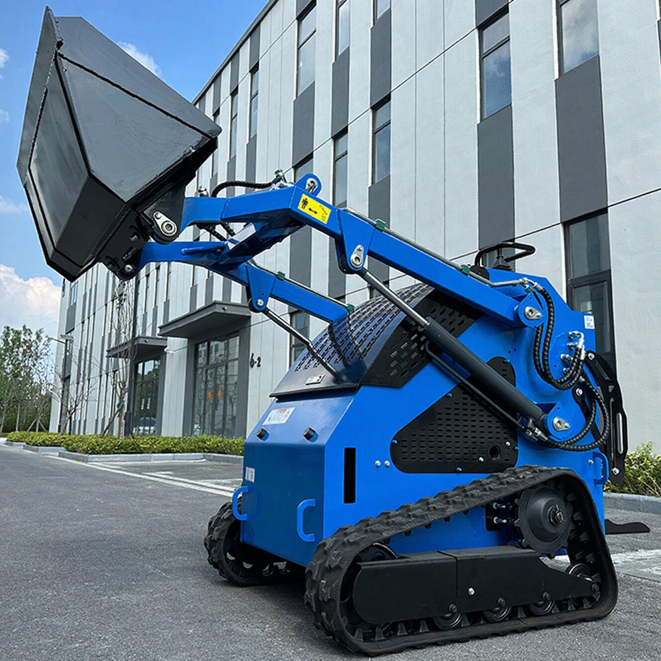 Máy xúc lật nhỏ gọn được đánh giá cao nhất cho các công việc xử lý vật liệu nhanh chóng và dễ dàng