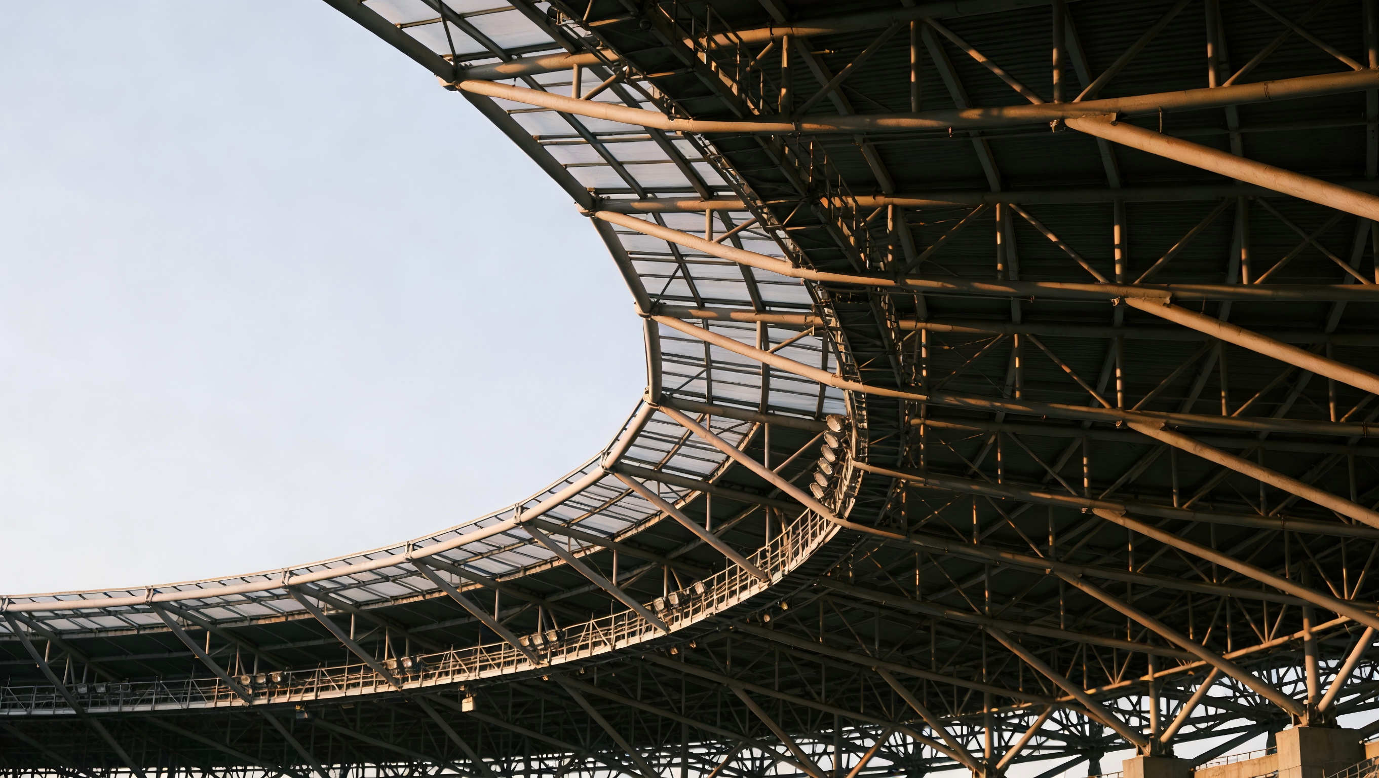 Nepřekonatelná kvalita a inovace ve stadiónech s ocelovým rámem