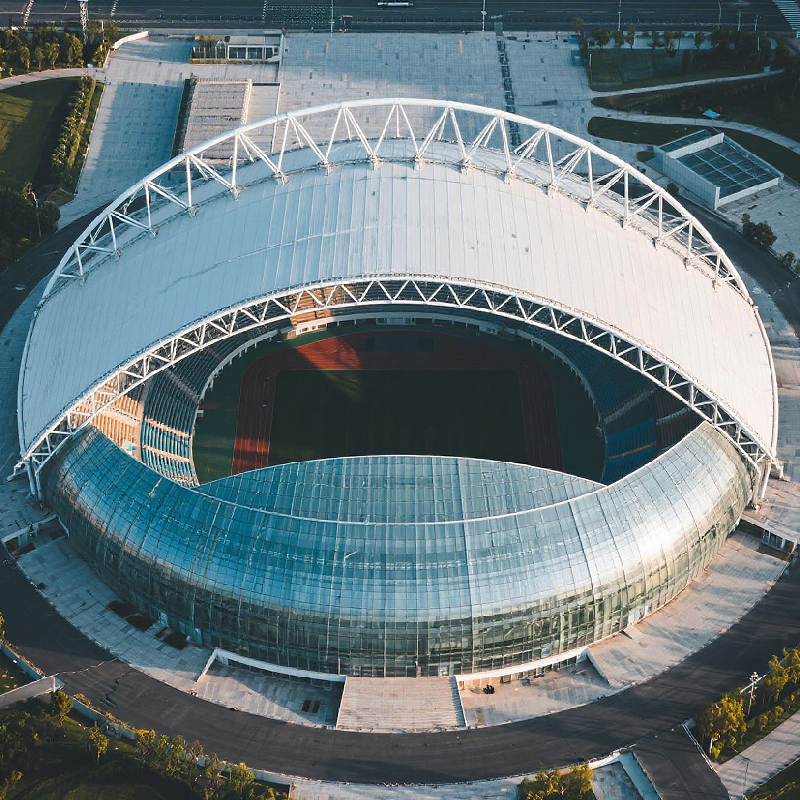 Nepřekonatelná pevnost a odolnost přizpůsobených ocelových rámových konstrukcí pro stadiony