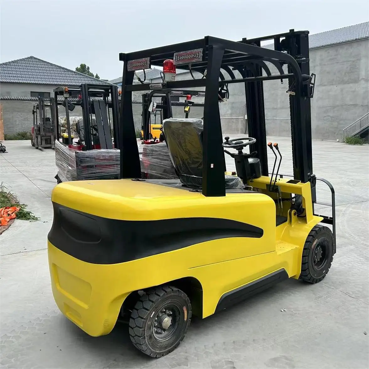 Hoe kiest u de juiste heftruck voor materiaalhandhaving in een magazijn?