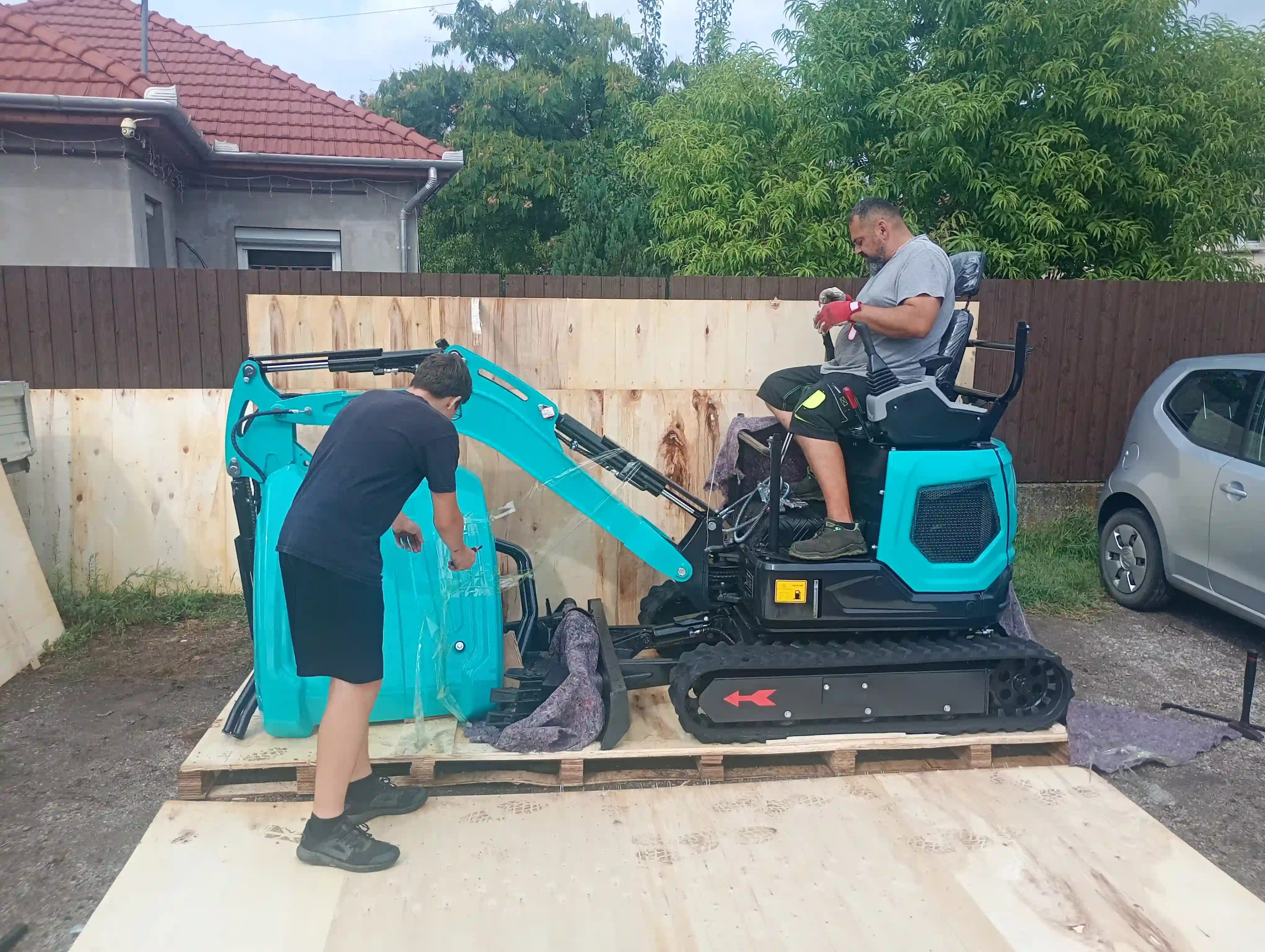 Quality: This is very well made mechanically and the materials are very good.  Design: These are pretty standard, however, this one is more of the full featured standards.   ity was well woth the money and the wait.