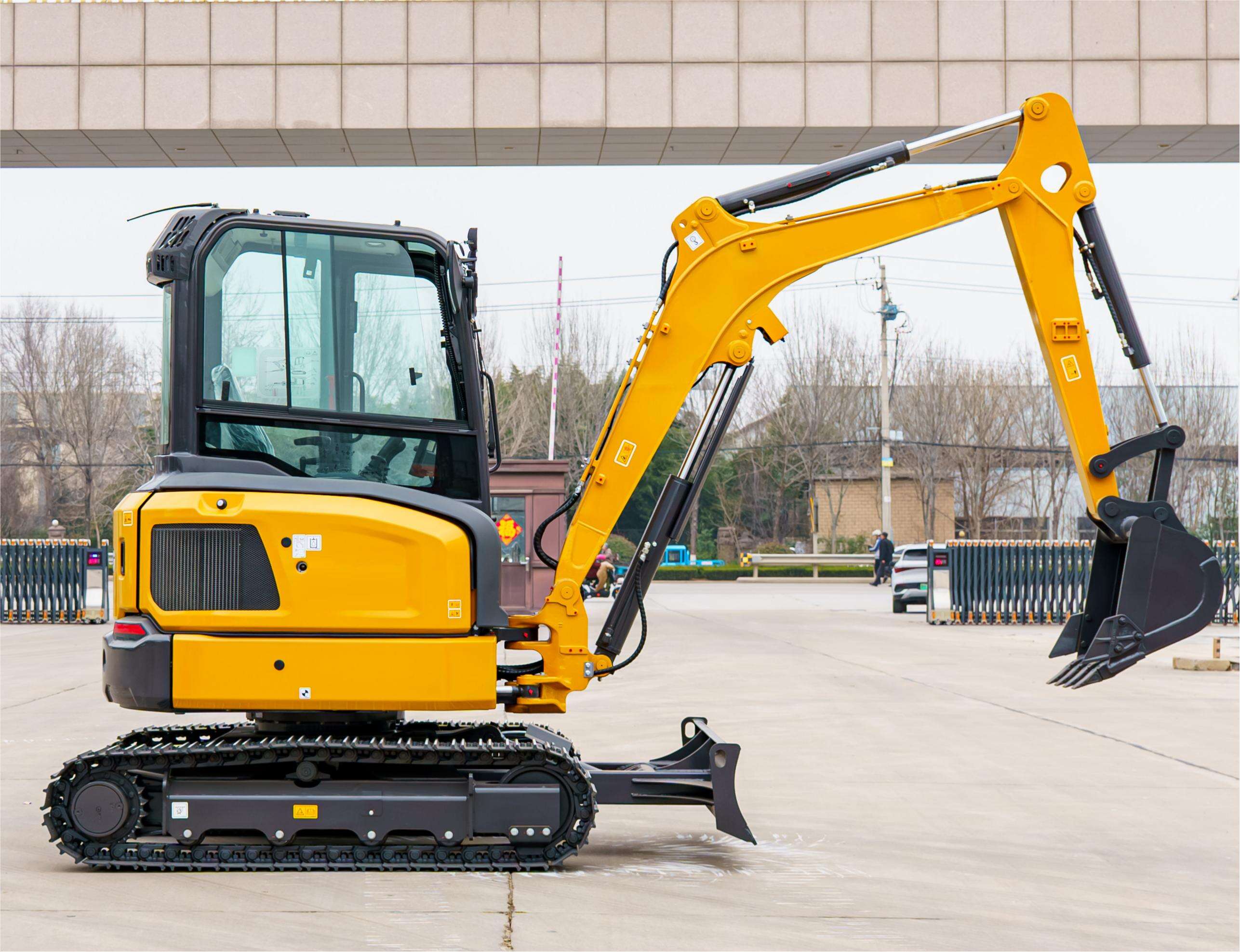 Nuovo Escavatore Mini Giallo da 3,5 Ton, di Alta Qualità, con Braccio Superiore e Oscillazione Laterale, in Offerta, il Migliore ed Estremamente Efficienti