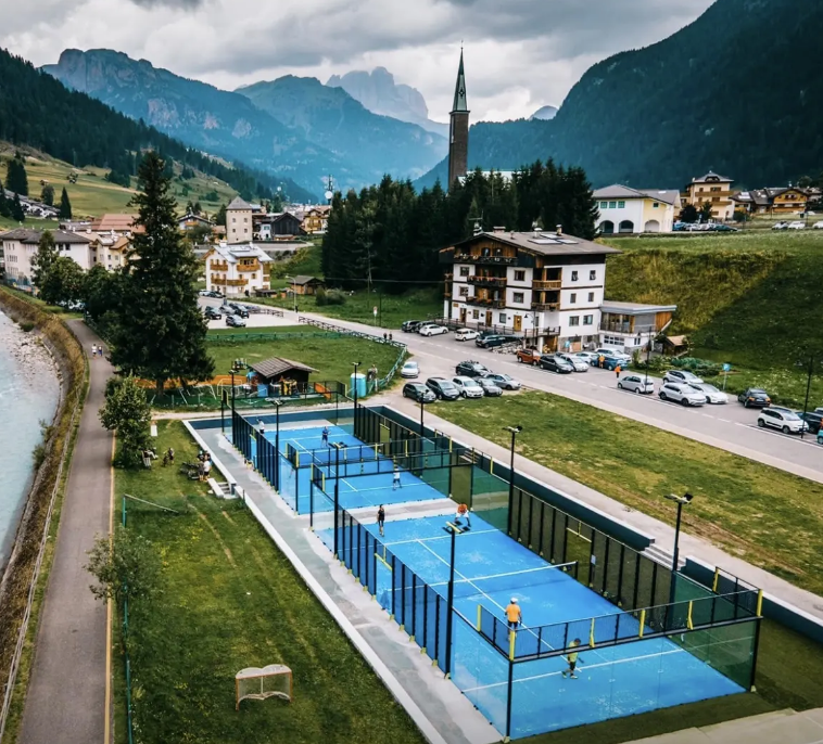 Trasforma il tuo spazio con campi da tennis esterni di alta qualità
