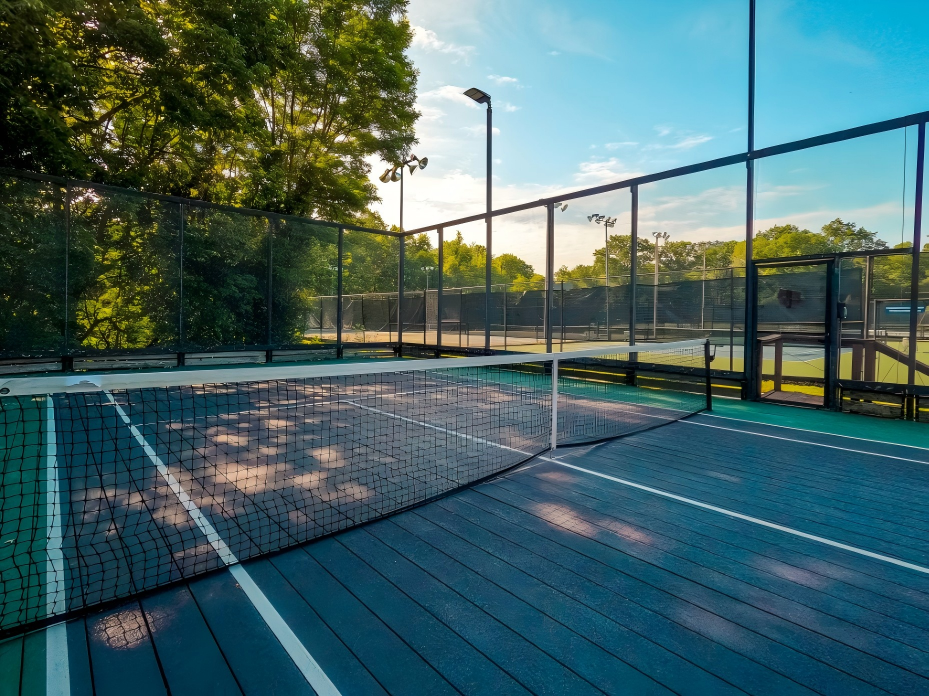 Verwandeln Sie Ihren Raum mit Premium-Padel-Tennisplätzen