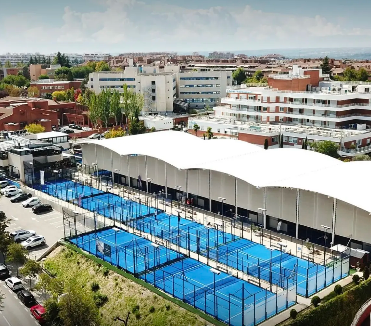 Trasforma il tuo gioco con campi da padel personalizzabili