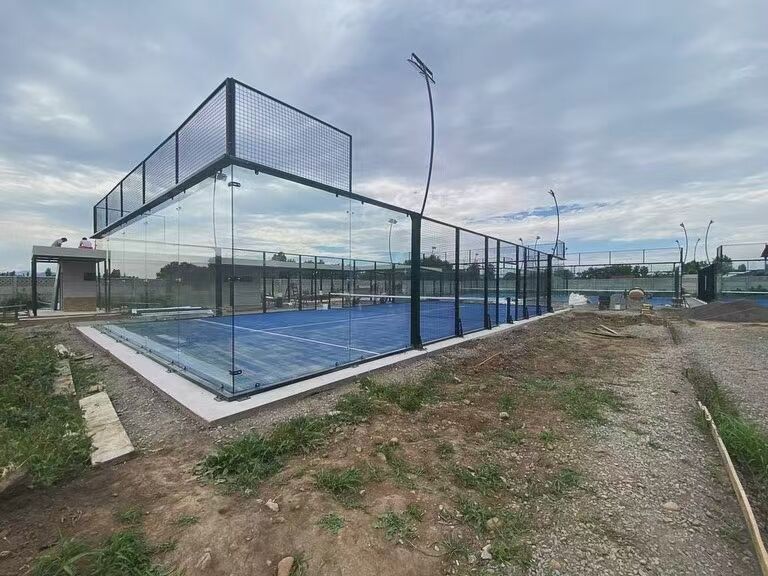 Da Whale Sport, siamo orgogliosi di essere un produttore leader mondiale di campi da padel con oltre un decennio di esperienza.