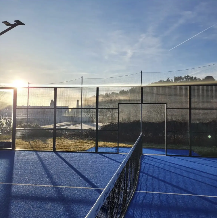Eleva il tuo gioco con strutture premium per il tennis al coperto