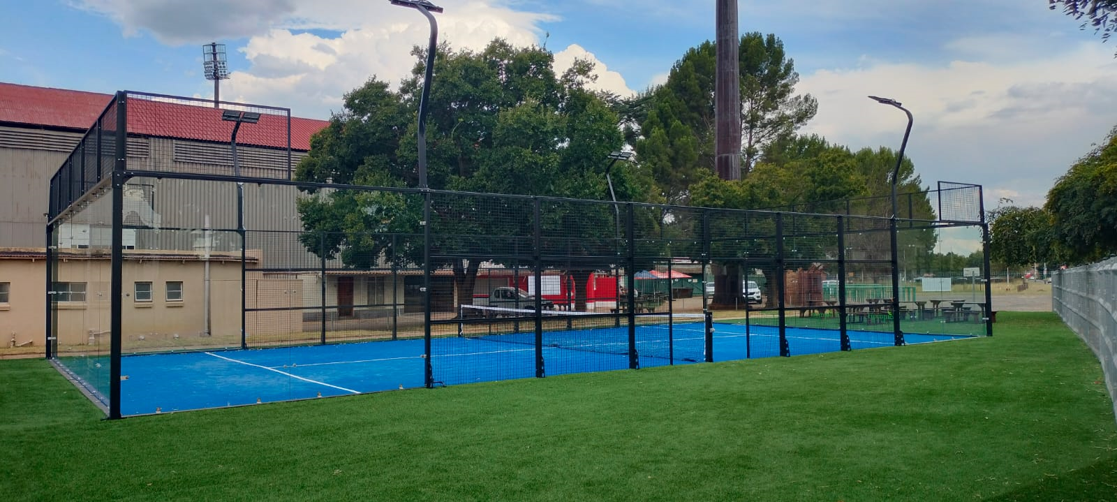 Trasforma il tuo gioco con i nostri campi da padel sicuri