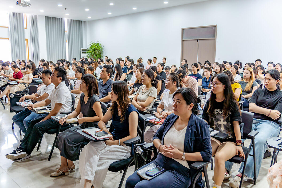 Shandong Hightop Group's 2025 Mid Year Sprint Award Presentation and Mid Year Summary Conference was successfully held