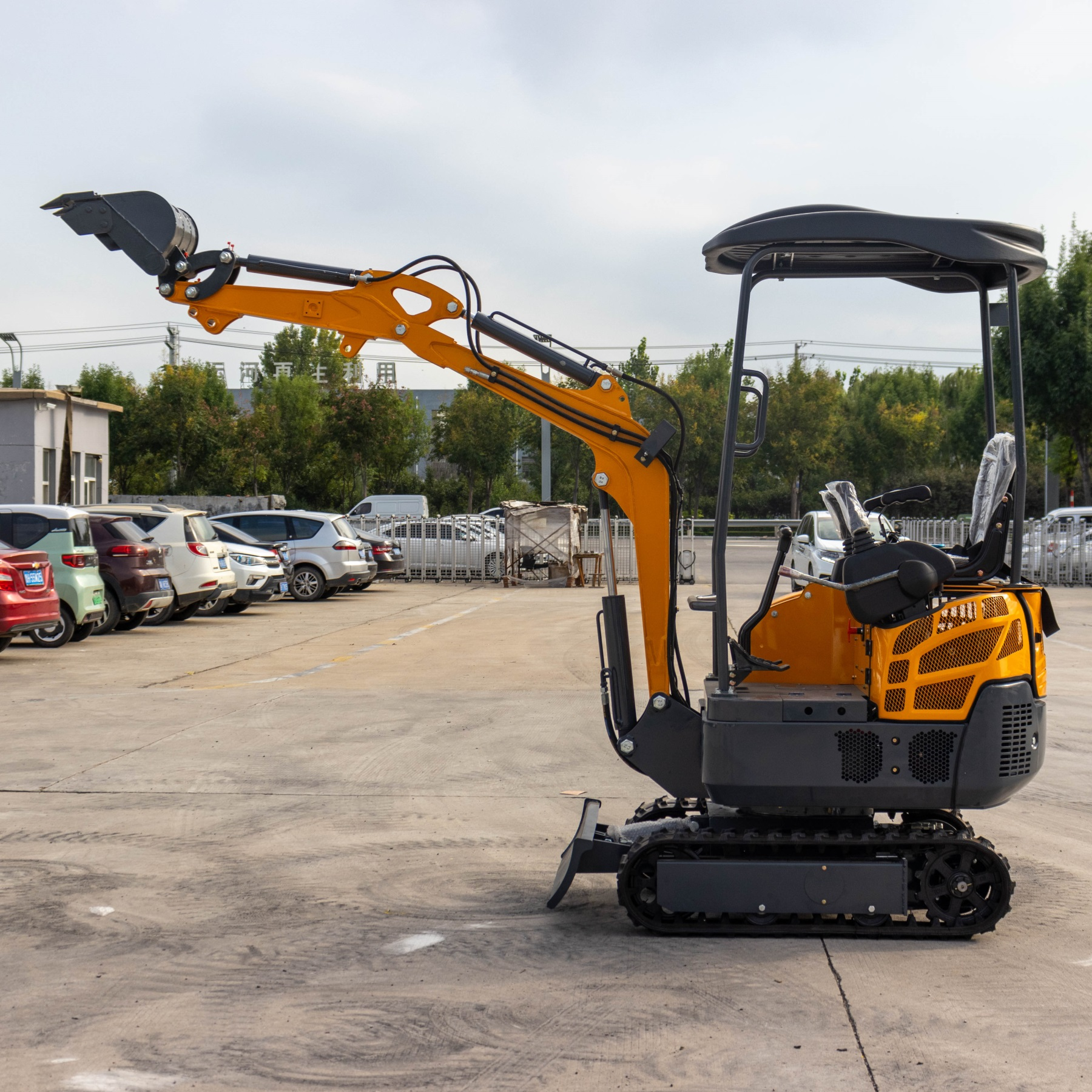 Hightop Excavator Meets High-Intensity Mining Needs