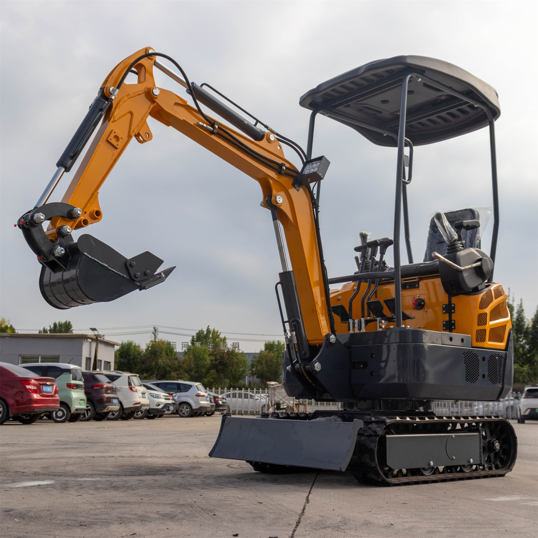 Hightop Excavator Meets High-Intensity Mining Needs