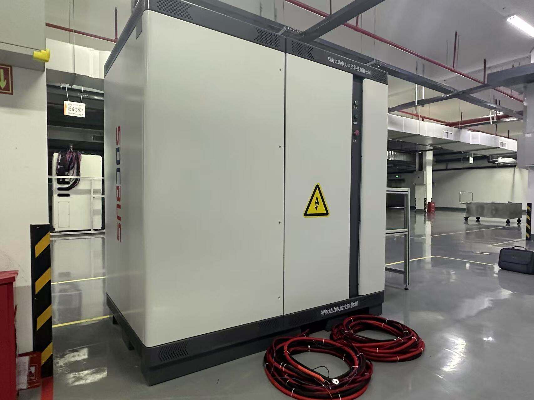 Larg dhe Larg dhe Efikasitet