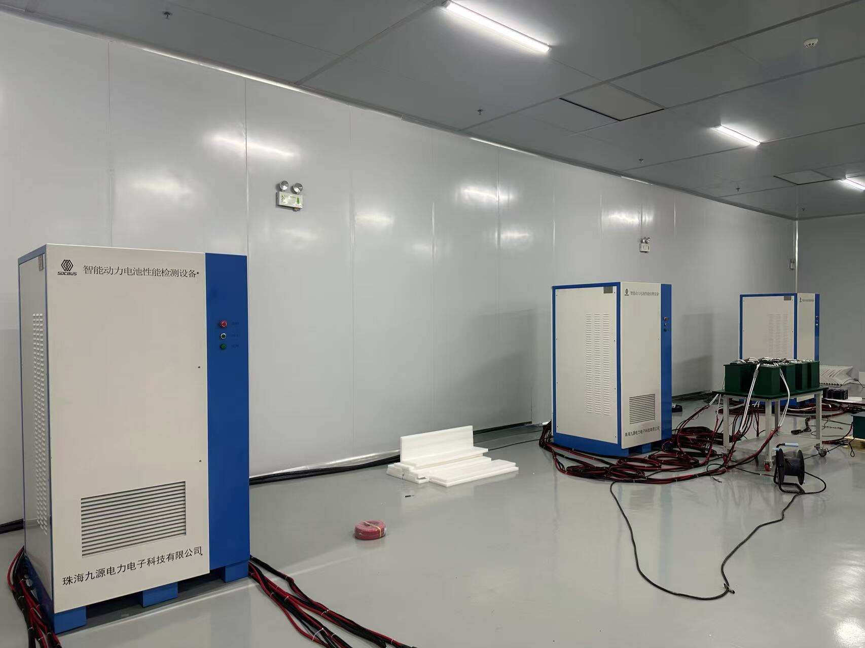 Larg dhe Larg dhe Efikasitet