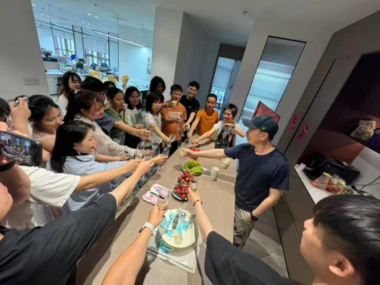 E-SUN Holds Mid-Year Promotion and Recognition Ceremony Celebrating Growth and Dedication