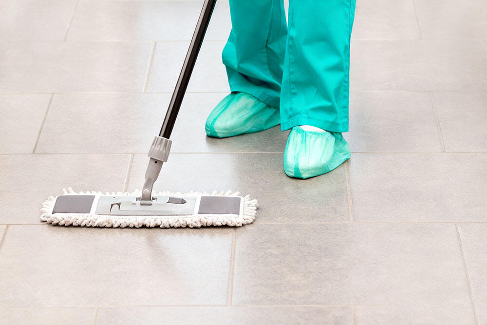 Why Are Cleanroom Mops Essential for Critical Environments?
