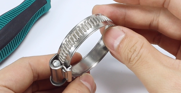 Pinzi pentru conducte de tip german cu cap parțial