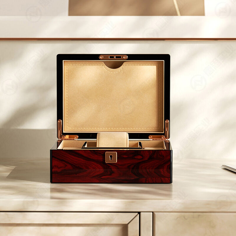 Iškelkite savo prekių ženklą su mūsų graviruotais laikrodžių dėžutėmis