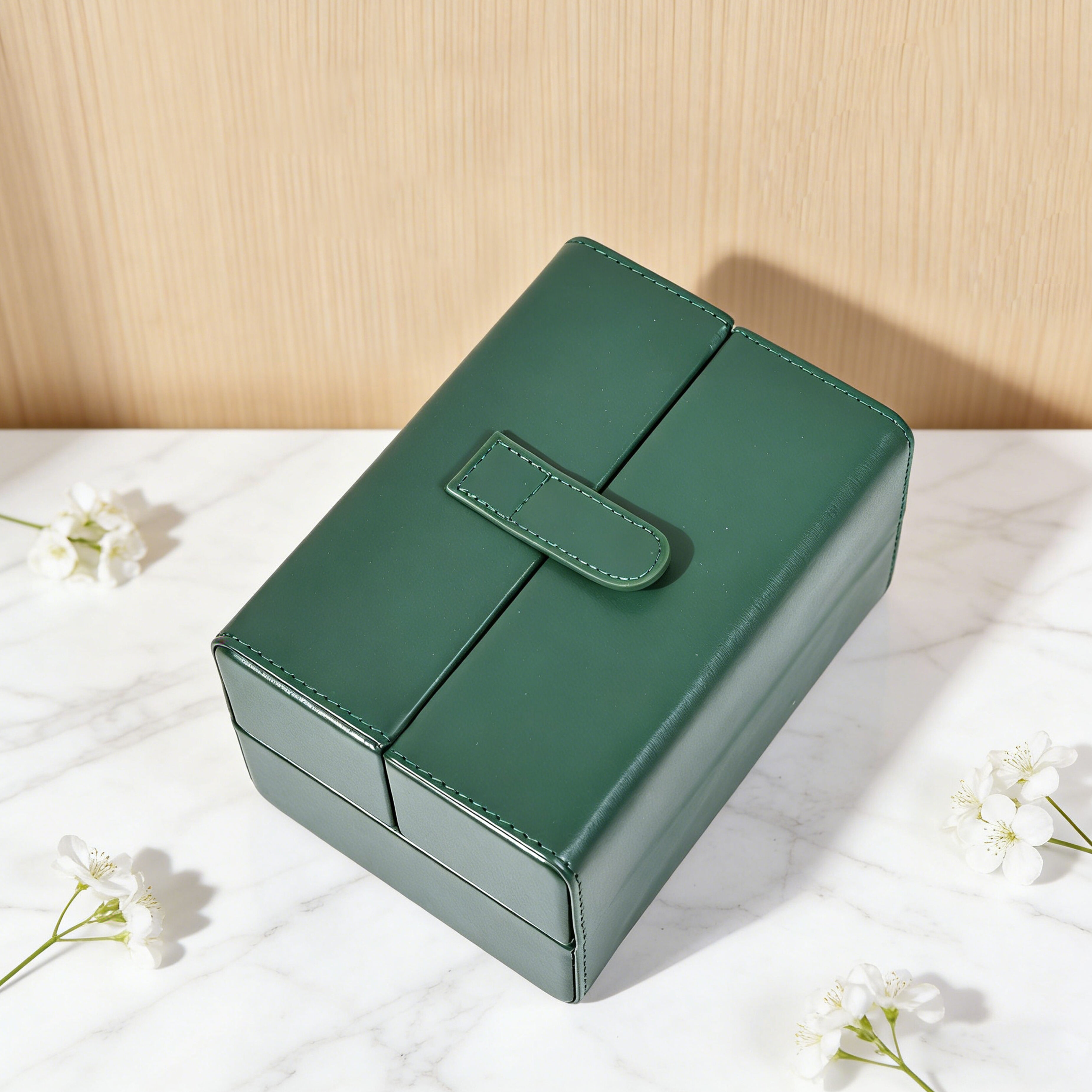 Grøn læderurkasse med to døre