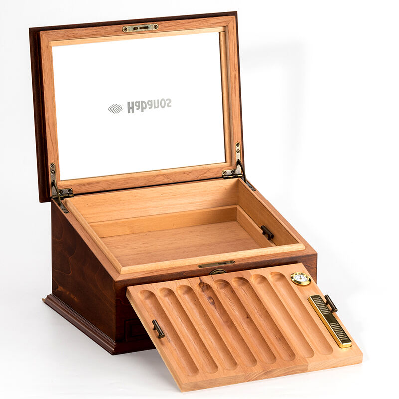 Classic Cigar Box with Humidor Features