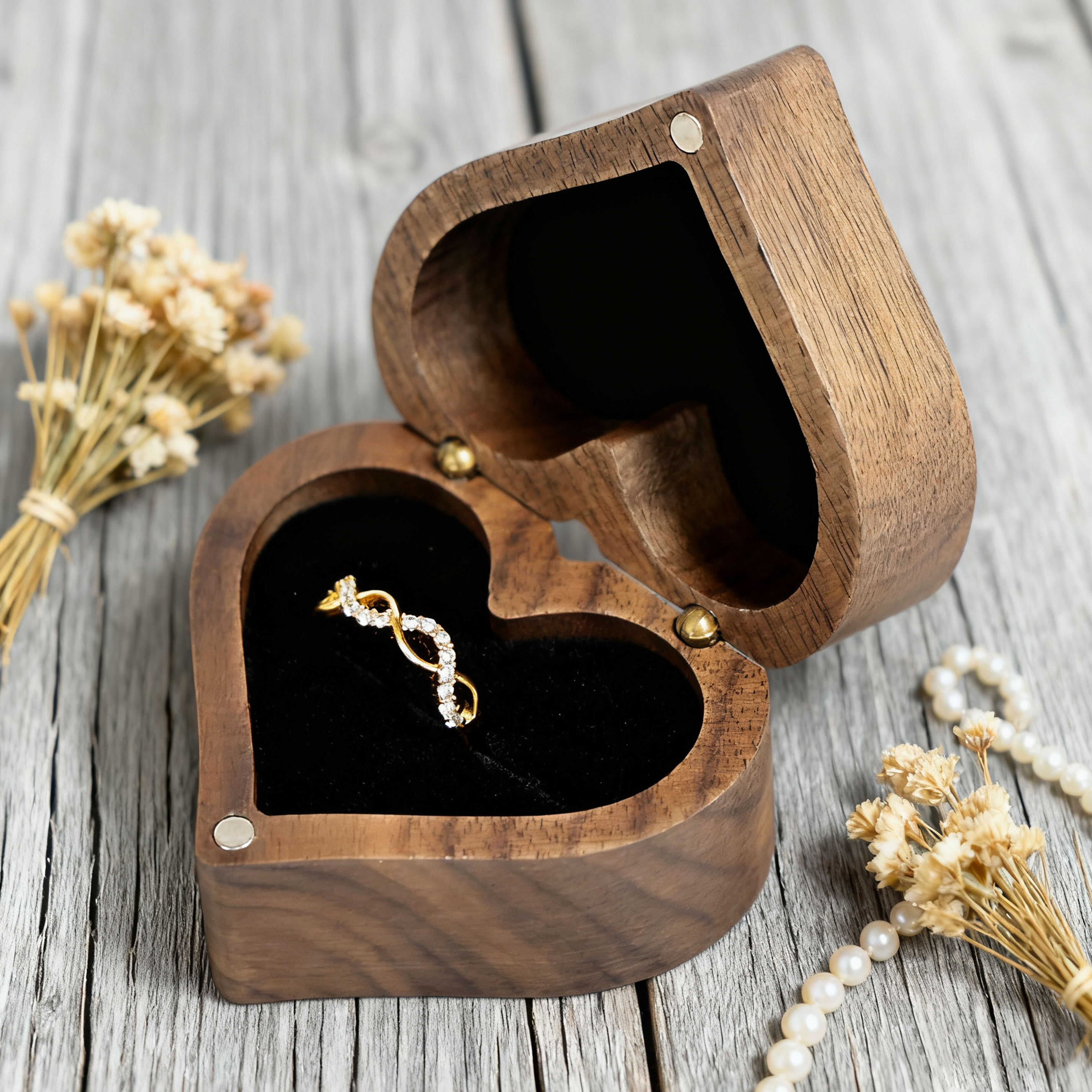 Heart-Shaped Walnut Women's Jewelry Box