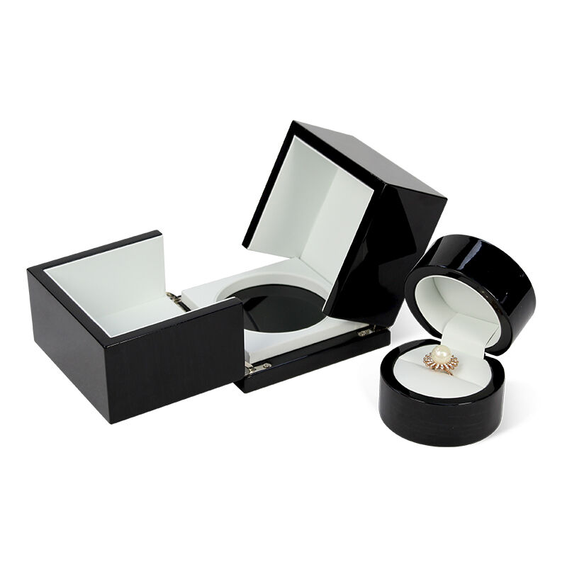 Iškelkite savo prekinį ženklą su mūsų prabangiais žiedų laikikliais