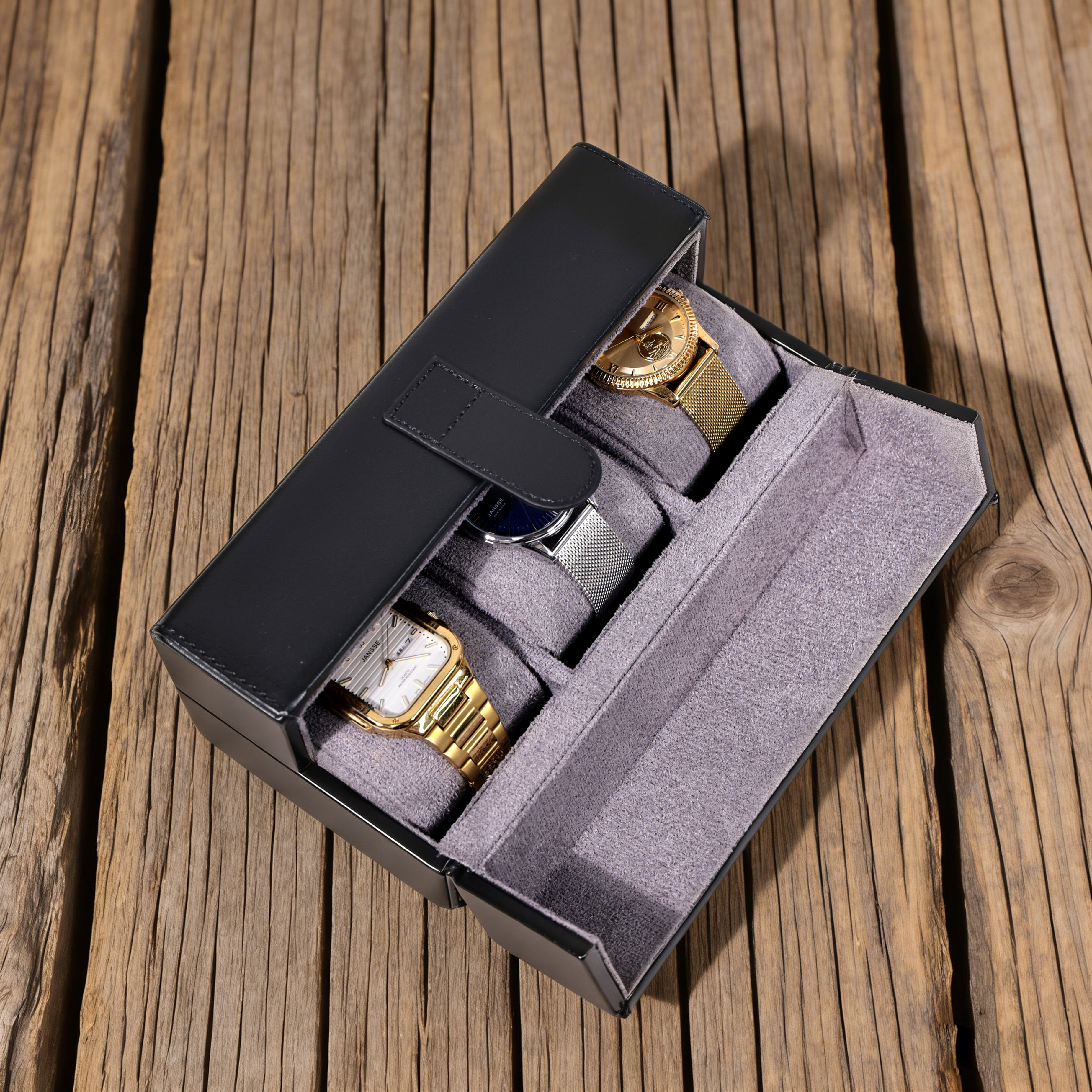 Blå læderkasse til tre ure med dobbeltdøre