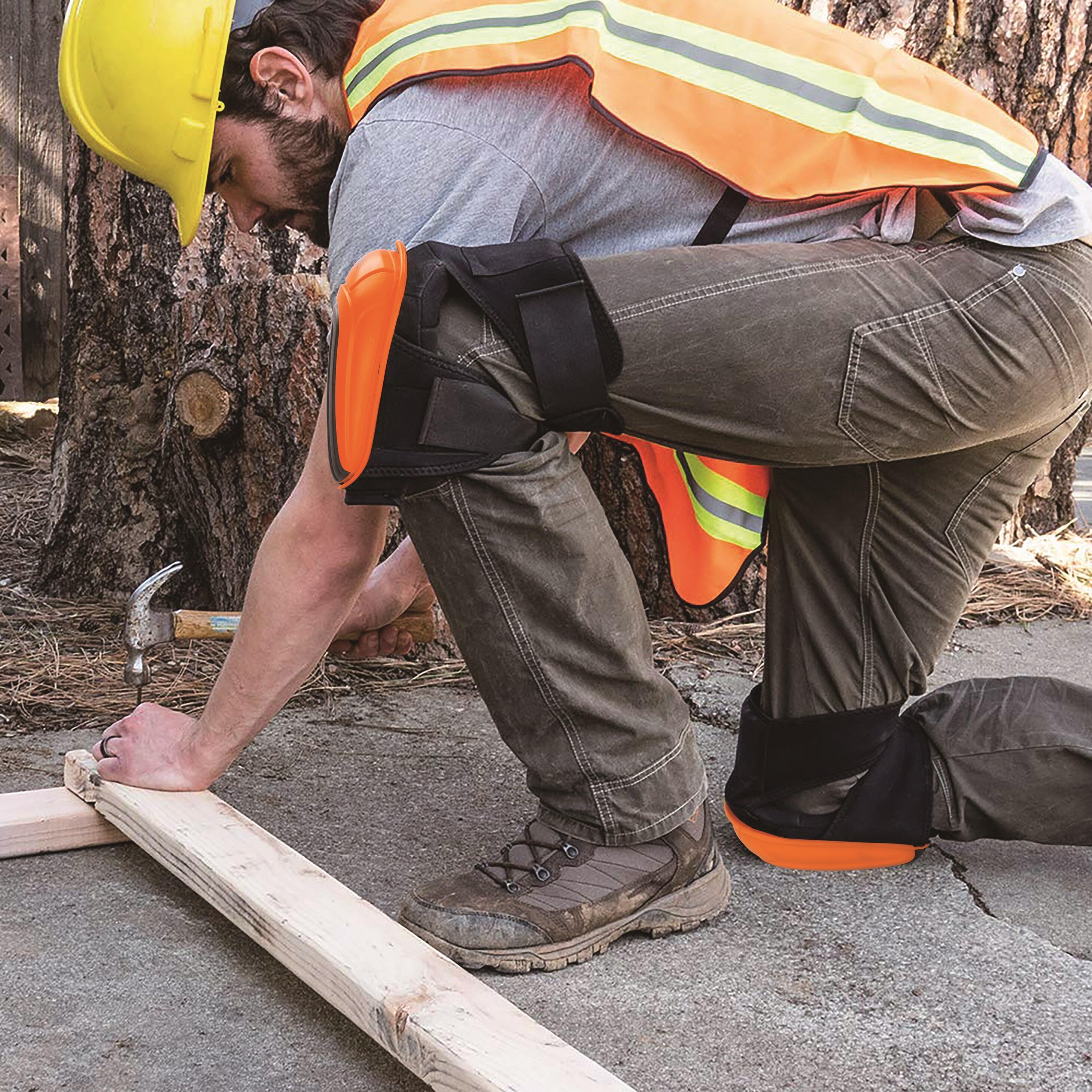Rodillera profesional con capa exterior rígida mejorada y sistema ajustable de dos correas en el muslo y la pantorrilla para uso intensivo