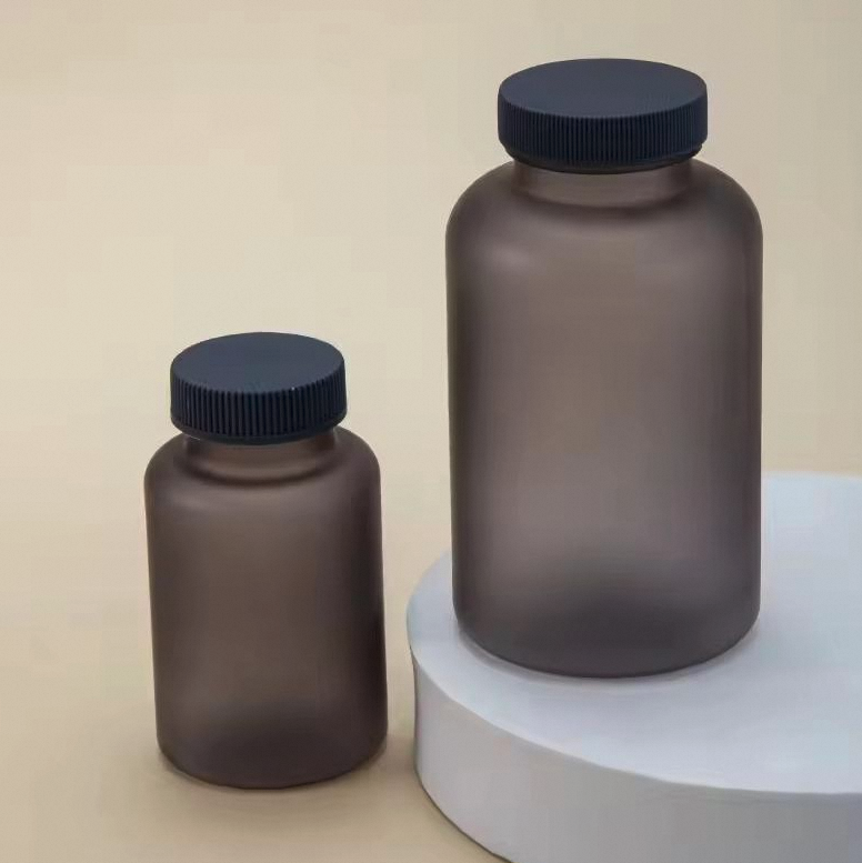 De ce sticlele maron și amber sunt frecvente în ambalajele farmaceutice și cosmetice