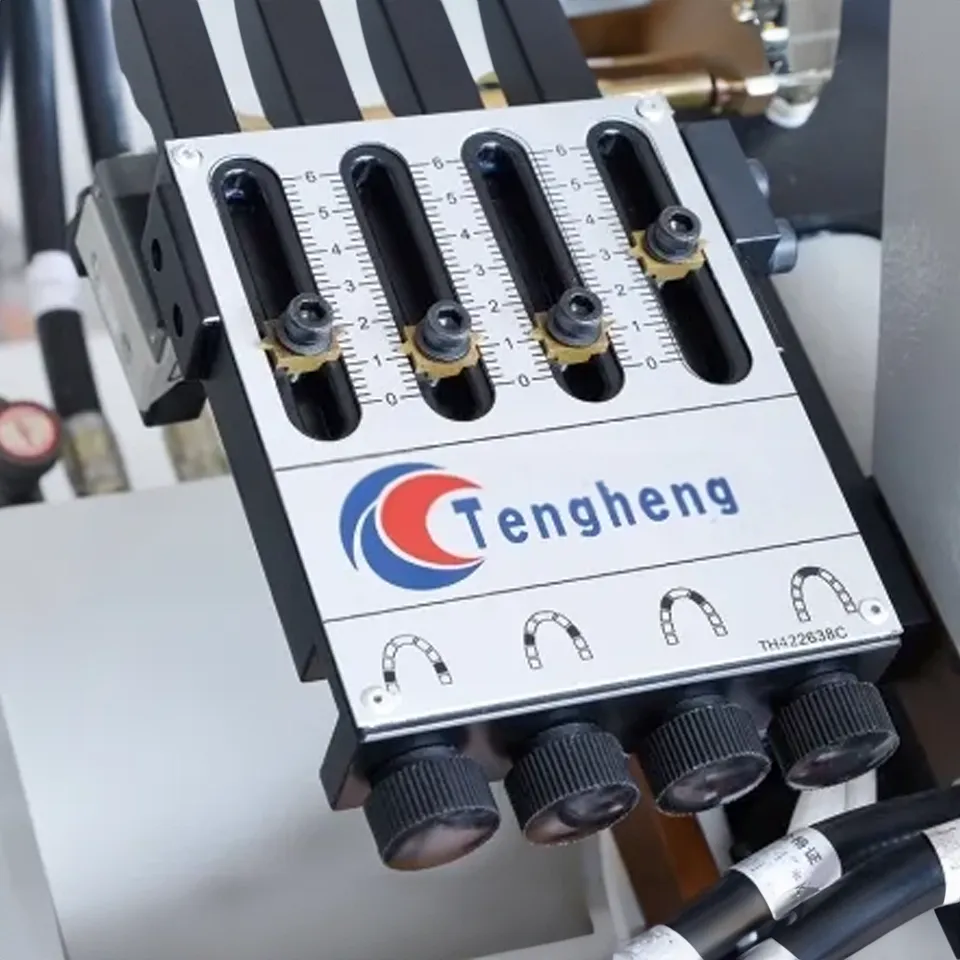 Conception Flexible des Pincettes Multi-angles pour S'adapter aux Formes Complexes des Embouts de Chaussures