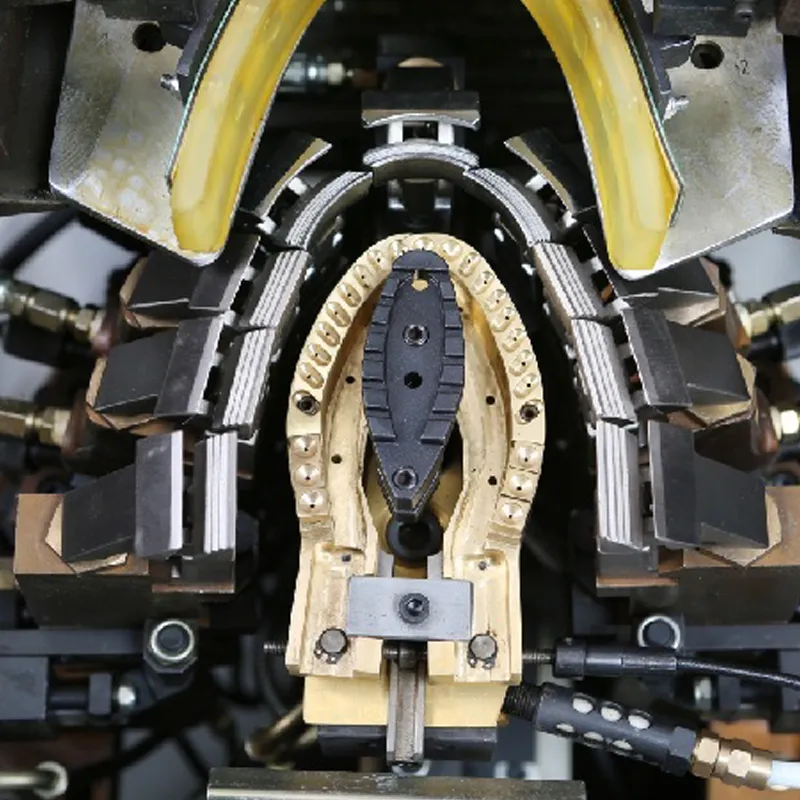 Les pinces à neuf mors offrent un réglage angulaire et une rotation automatique pour s'adapter aux designs complexes des orteils