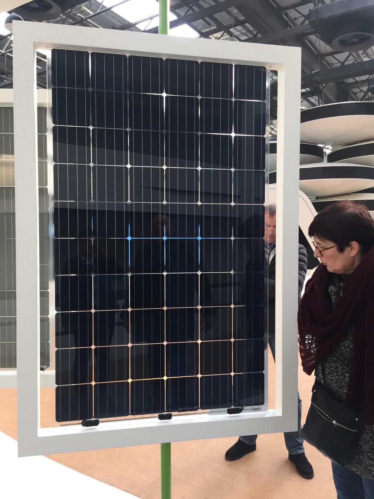 چگونه تأمین‌کننده‌ی قابل اعتماد پنل‌های خورشیدی را برای خرید عمده جهانی B2B انتخاب کنیم؟