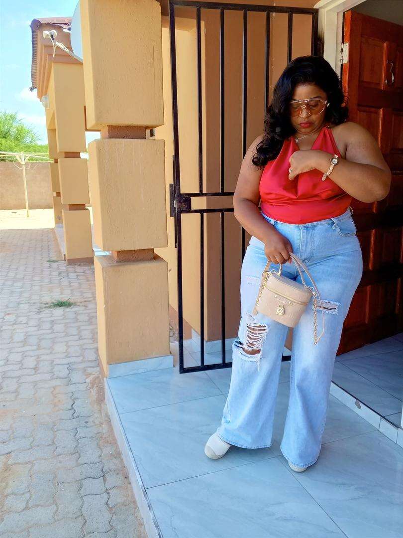 Customers highly praise the Glueless 5x5 Super Full Wig for its natural look, secure fit without glue, and comfortable wear.jpg