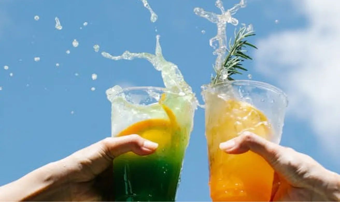 Процесс заказа индивидуальных пластиковых стаканов: от дизайна до доставки