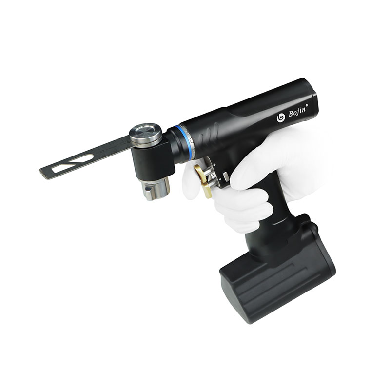 Application of orthopedic oscillating saw in joint replacement