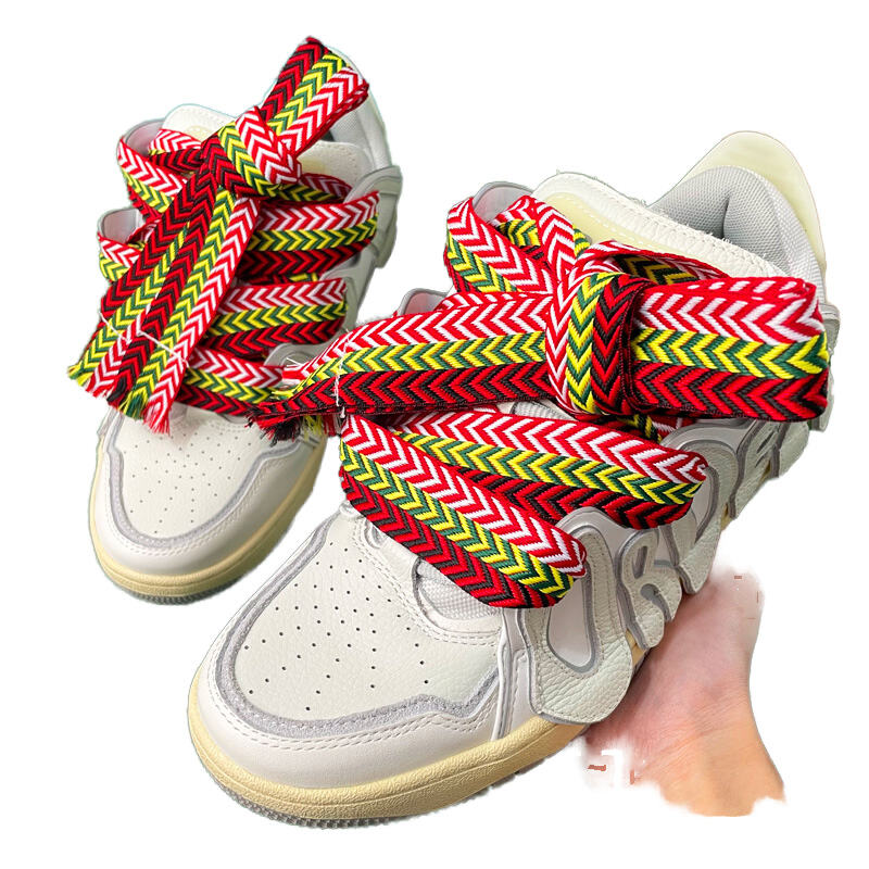 Vertaansa vailla laatua jokaisessa mustien kenkärikkurien parissa