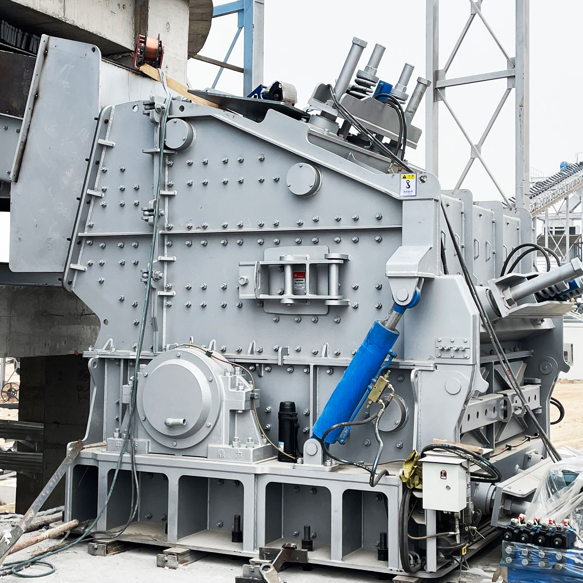 Máquina trituradora de impacto hidráulica | Sistema hidráulico avanzado para canteras