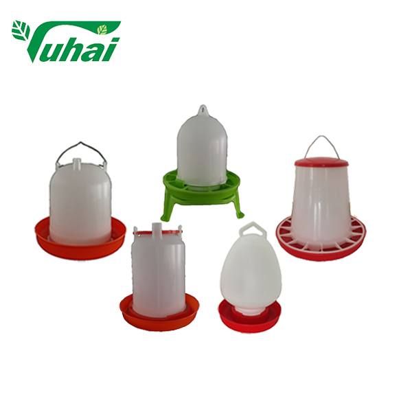 موزع علف الدجاج