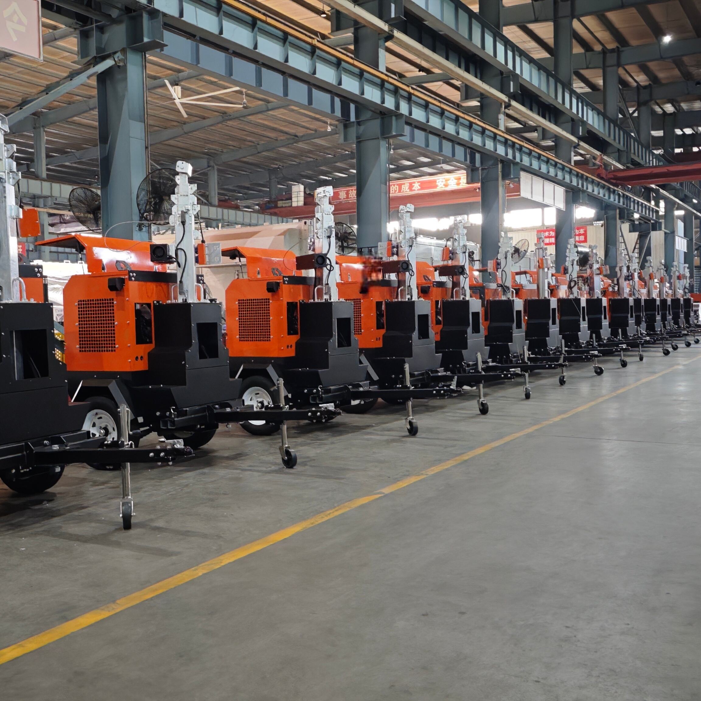 Ilumine su lugar de trabajo con nuestras torres móviles de iluminación diésel portátiles de bajo ruido