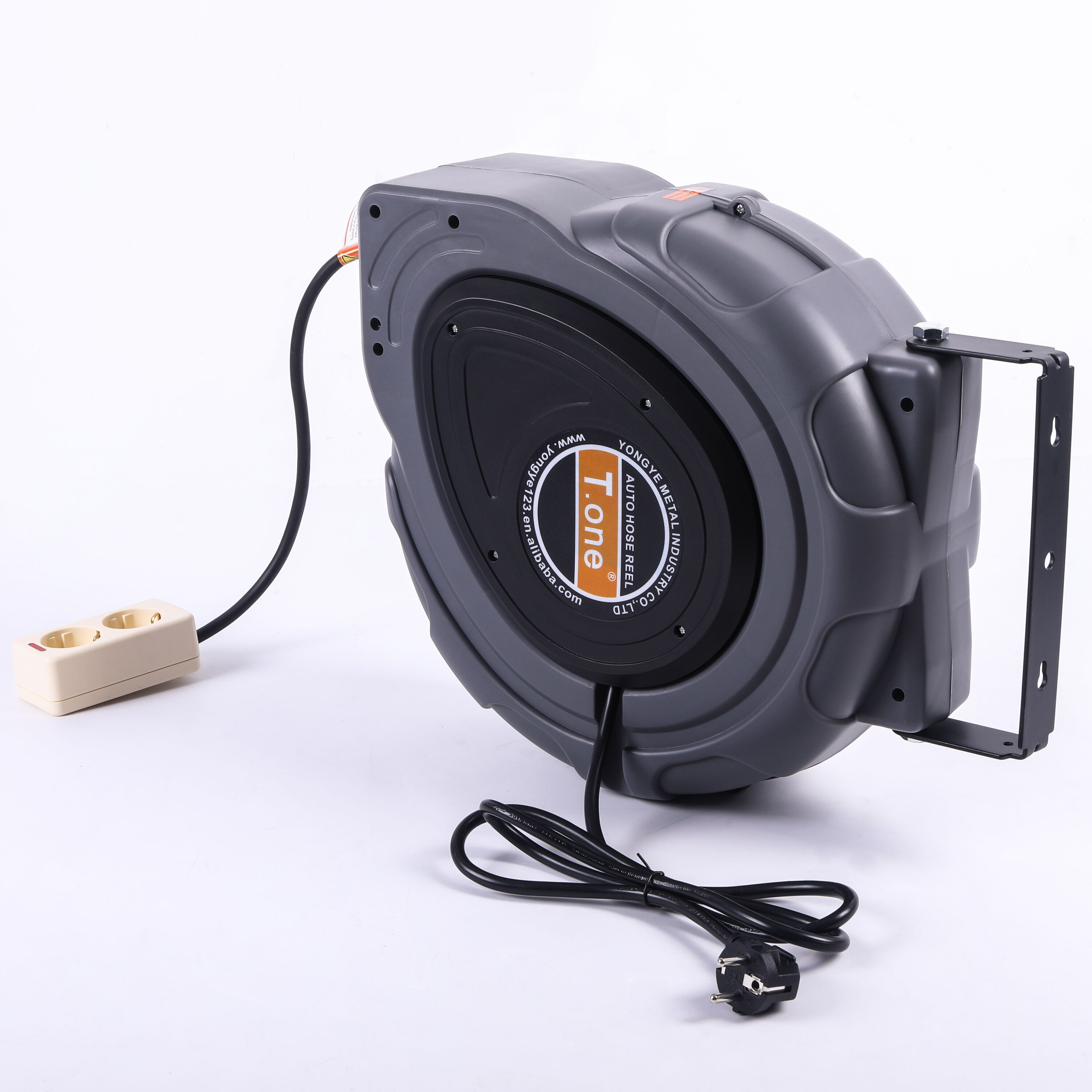 Wie verbessern einziehbare Verlängerungskabelspulen Sicherheit und Effizienz am Arbeitsplatz?