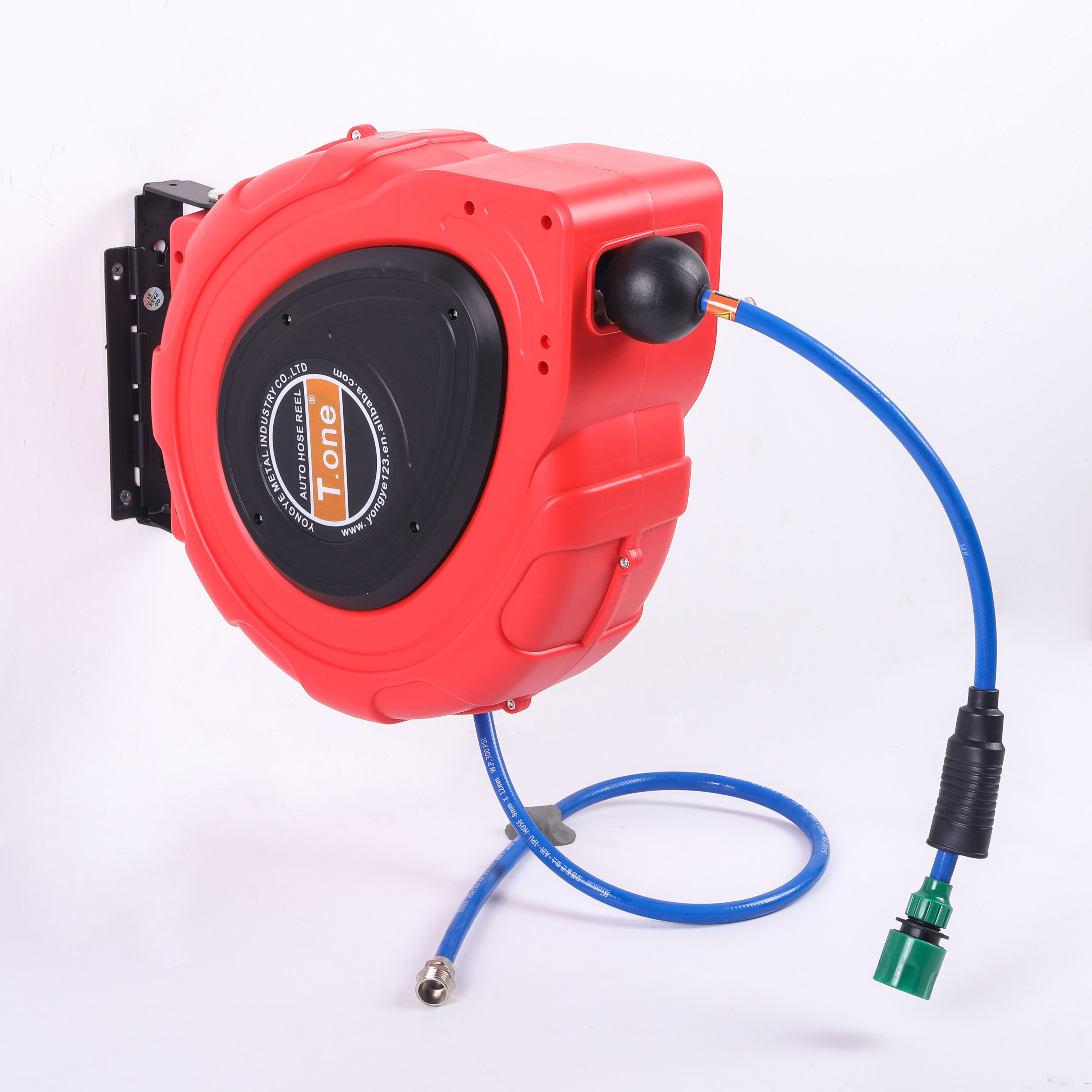 What Features Should You Look for in Durable Hoses and Hose Reels?